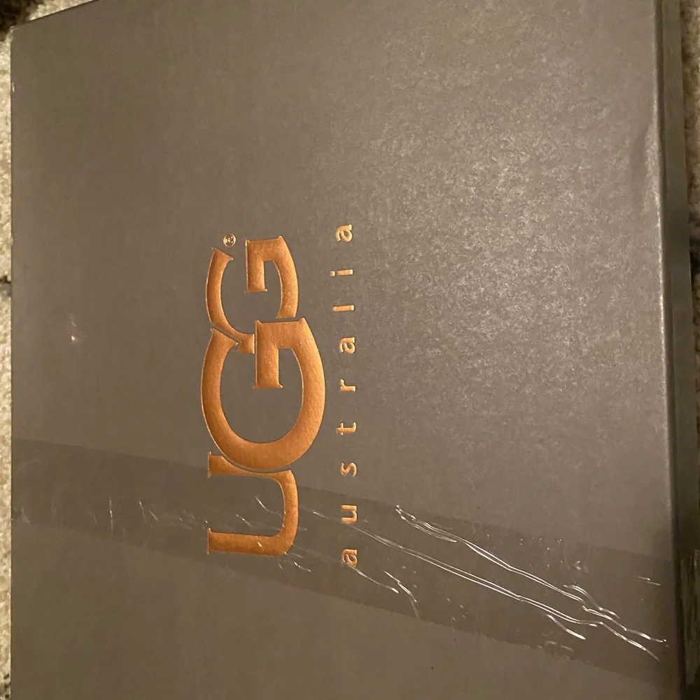 **FINAL SALE**UGG HEELED BOOTS. SIZE 8. COLOR: TAUPE - Picture 6 of 7